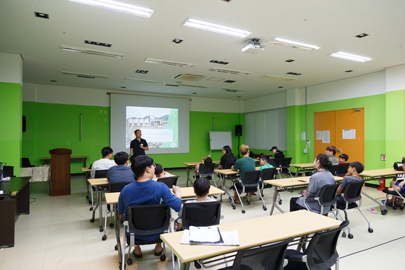 계절학교 수업이 진행되고있는 강의실 사진
