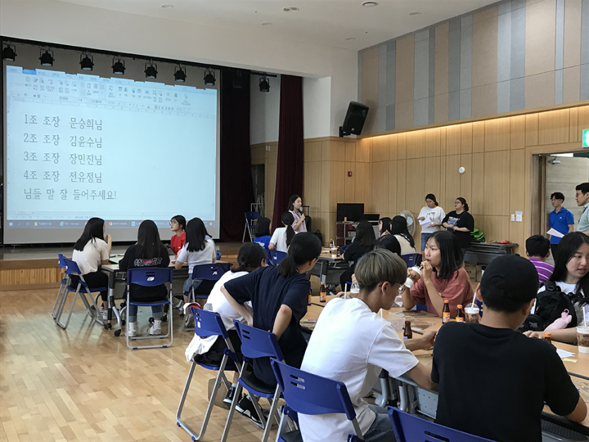 조별과제를 진행하고있는 교육생들 사진