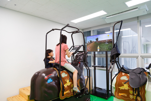 승마교육이 진행되고있는 사진