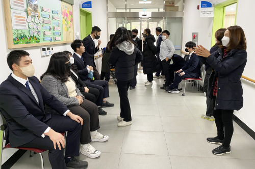 일을하고 있는 복지관이용자들 사진